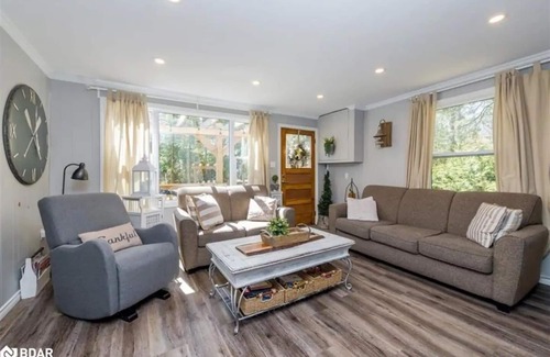 Balm Beach Cottage | Cozy All-Season Family Cottage in Balm Beach!