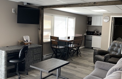 Aldenville Apartment | Cozy All Season Lake Front Apartment