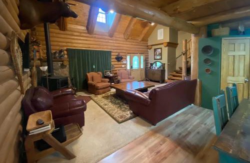 Alto House | Cozy Alto Cabin on 2 Acres Near Fishing and Skiing!