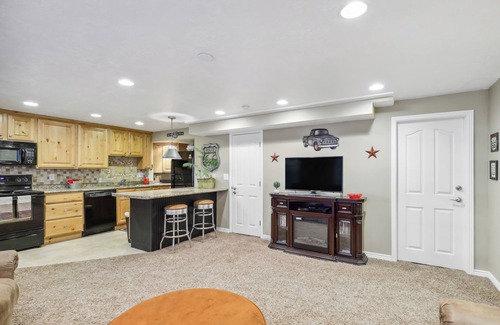 American Fork Apartment | Cozy American Fork Retreat w/Electric Fireplace