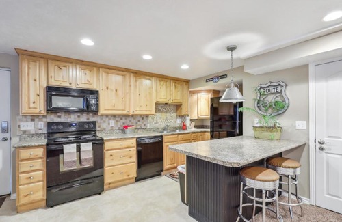 American Fork Apartment | Cozy American Fork Retreat with Electric Fireplace