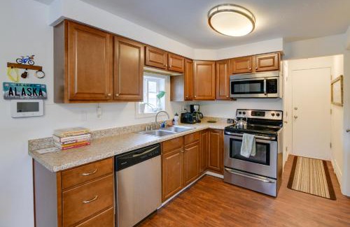 Spenard House | Cozy Anchorage Retreat Less Than 4 Mi to Downtown!