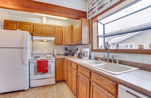 University Area Apartment | Cozy Anchorage Vacation Rental Near Hospitals!