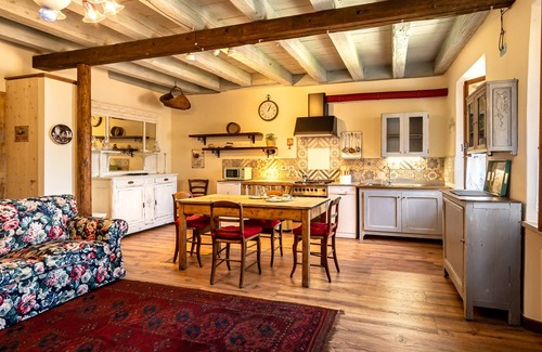 Ala Apartment | Cozy and artistic apartment in 500-year-old building in Ala.