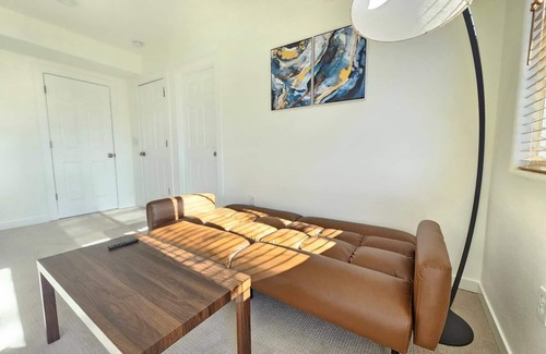 High Point House | Cozy and Bright 2-Bedroom Haven