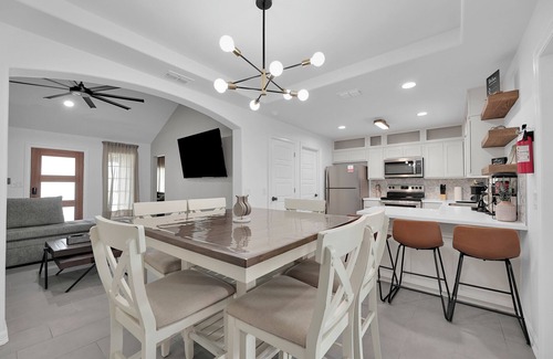 Edinburg House | Cozy and bright 3-bedroom house in Edinburg