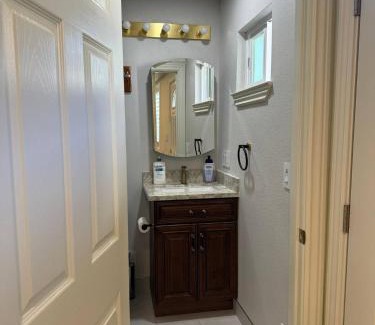 Sunnyvale West Bed & Breakfast | Cozy and Bright Guest Suite in Heart of Sunnyvale