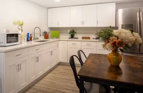 Bryn Mawr-Skyway House | Cozy and Bright Renovated 2B Lower (private entry)