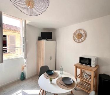 Hyeres City Centre Apartment | Cozy and bright studio in Hyères
