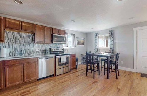 Berkley House | Cozy and Budget Friendly Single Bedroom in Denver