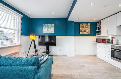 Brondesbury Apartment | Cozy and Charming Flat: Minutes from Everything!