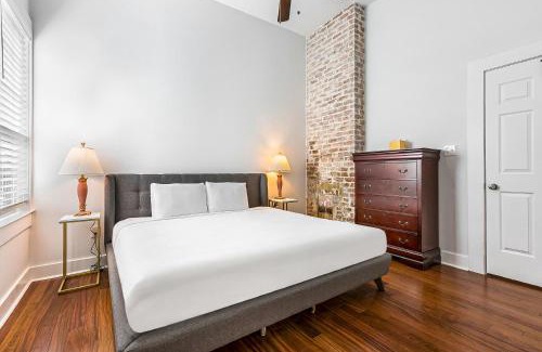Irish Channel House | Cozy and Charming House with Luxury Amenities