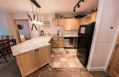 River Run Condo | Cozy and Charming W/Fireplace, Family Trip!