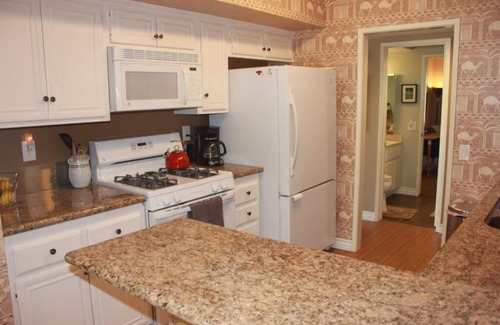 Palm Desert Condo | Cozy and Clean Kings Court Hideaway!