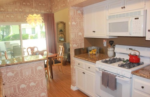 Palm Desert Condo | Cozy and Clean Kings Court Hideaway!