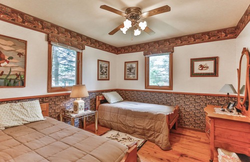 Hinckley House | Cozy and comfortable accommodations in picturesque country setting
