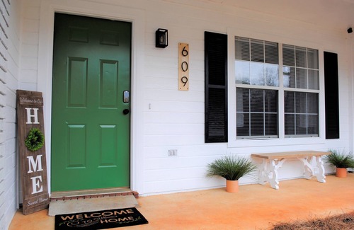 Enterprise House | Cozy and comfy home within minutes of everything in Enterprise!
