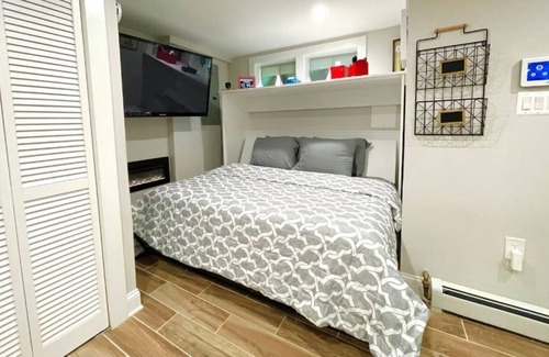 Columbia Heights House | Cozy and Comfy, Private One Bedroom, 1 Bathroom, Private Entrance in NW DC!