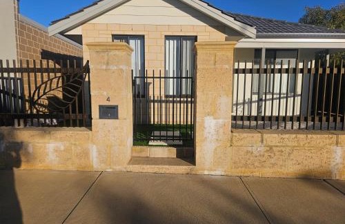 Baldivis House | Cozy and Compact Holiday and Business Home