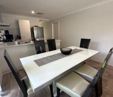 Baldivis House | Cozy and Compact Holiday and Business Home