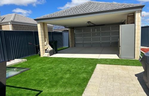 Baldivis House | Cozy and Compact Holiday and Business Home