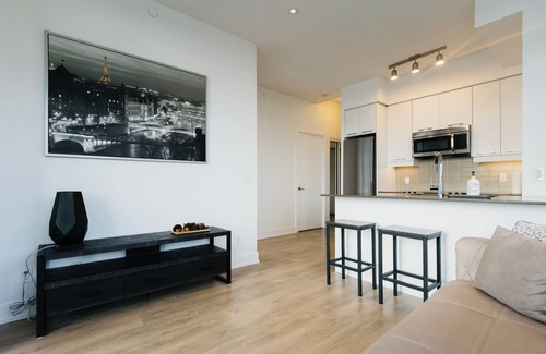 Richmond Hill Condo | Cozy and contemporary suite - Easy access to everything