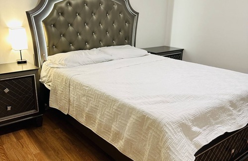 Huntington Station Apartment | cozy and convenient apartment 1 min from train.