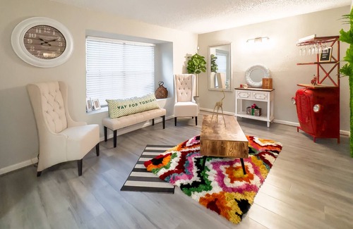 Spring Branch West House | Cozy and decorative townhome -5 min from City Center