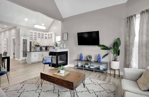 Fountain Square House | Cozy and Elegant 4 BR Home Perfect for Getaways