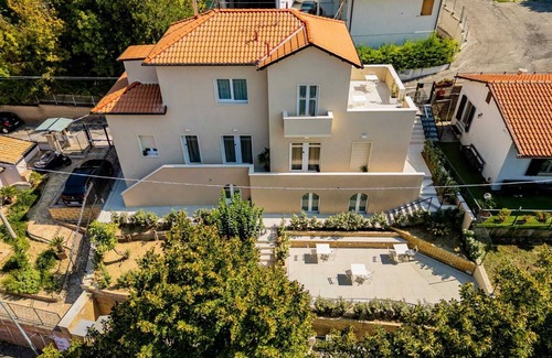 Chieti House | Cozy and elegant facility with great connections!