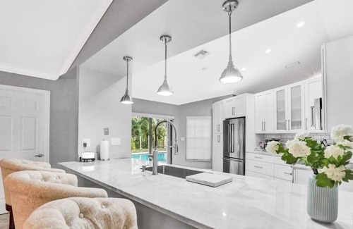 Plantation House | Cozy and Family Friendly 4BR House w/ a pool!