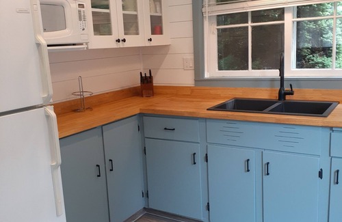 Sauble Beach Cottage | Cozy and Fresh Cottage, walk to the beach in minutes!