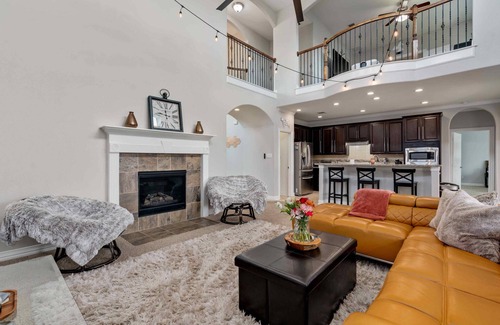 Pflugerville House | Cozy and Fun Luxury Family Home - 5 mins to City or Countryside