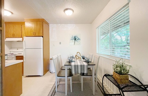 Lafayette Apartment | Cozy and Lovely walk to downtown