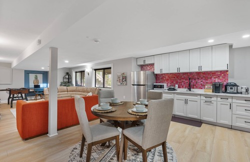 Wolf Trap Apartment | Cozy and Lux retreat near Tysons: King Bed, Games