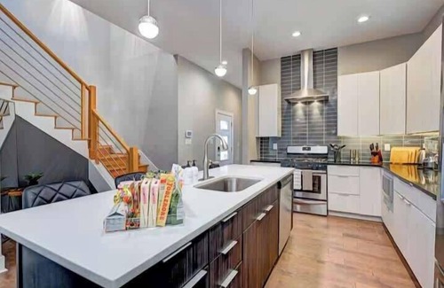Fountain Square House | Cozy and Modern 4BR Near Downtown Indy