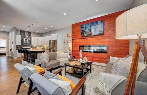 Fountain Square House | Cozy and Modern 4BR Near Downtown Indy
