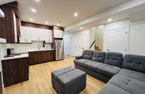 Southwest Calgary House | Cozy and Modern Basement Suite – 10 Minutes from Downtown!