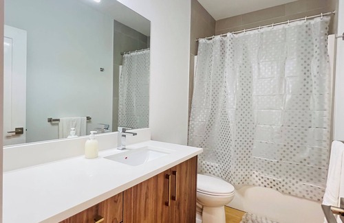 Southwest Calgary House | Cozy and Modern Basement Suite – 10 Minutes from Downtown!