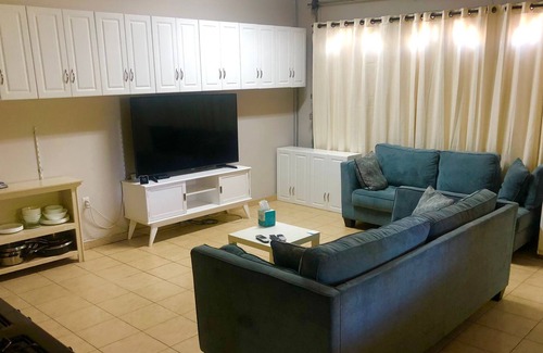 Tarzana Apartment | Cozy And Modern Casita in Prime Location