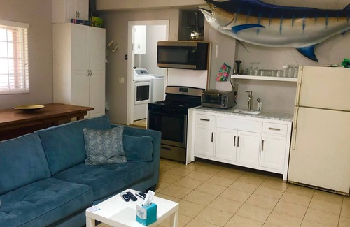 Tarzana Apartment | Cozy And Modern Casita in Prime Location