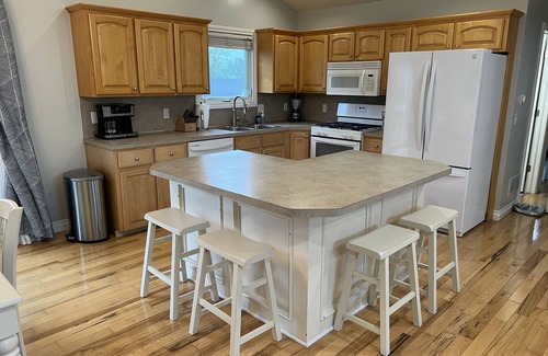 Allendale House | Cozy and modern family home nestled in small-town community