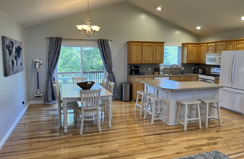 Allendale House | Cozy and modern family home nestled in small-town community