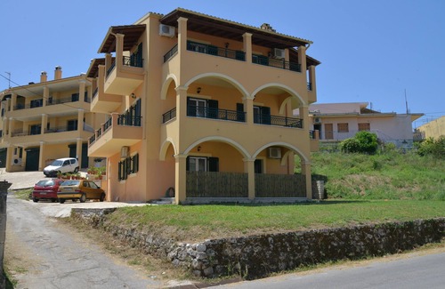 Potamos Apartment | Cozy and Modern Home near Corfu town w/WiFi and Garden Perfect for Families.