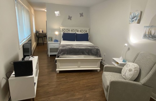 Skokie Apartment | Cozy and Modern Studio with Parking!