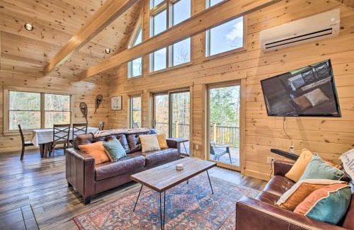 New Vineyard House | Cozy and Peaceful Waterfront Cabin on Porter Lake!