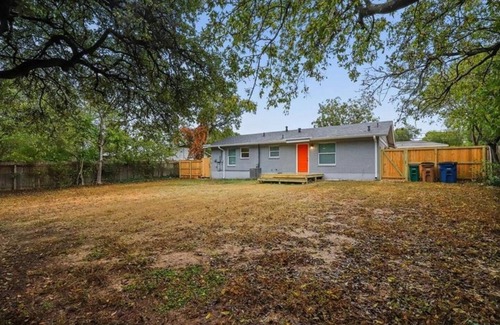Georgian Acres House | Cozy and Pet-Friendly North Central Austin House