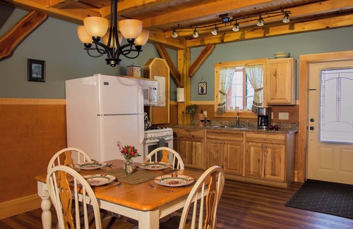 Ripton Cabin | Cozy and pristine timberframe cabin