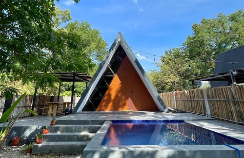 Patar Cabin | Cozy and Private 2-bedroom cabin in enchanting Patar Bolinao with Breakfast