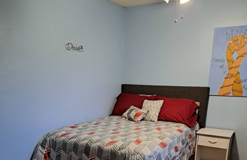 Pittsburg House | Cozy and Private-Close to Everything!